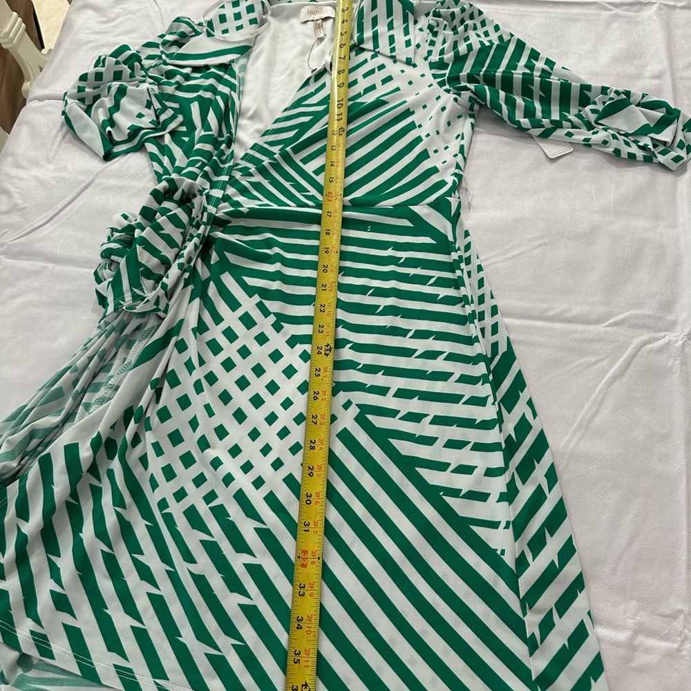 Laundry By Shelli Segal Green and White Long Sleeve Dress